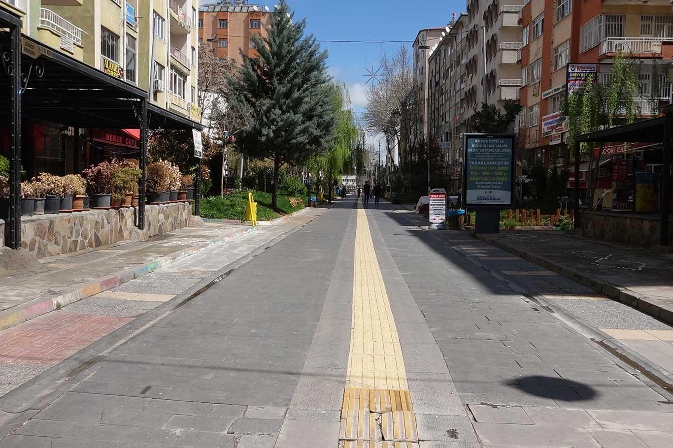 Diyarbakır'da 20 yaş altı gençler sokağa çıkma yasağına uydu